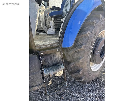 Machinery / Agricultural Machines / Tractors / New Holland / TD90D