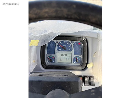 Machinery / Agricultural Machines / Tractors / New Holland / TD90D