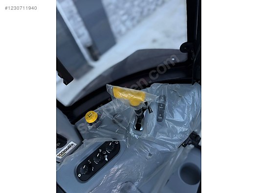 Machinery / Agricultural Machines / Tractors / New Holland / TR5.110