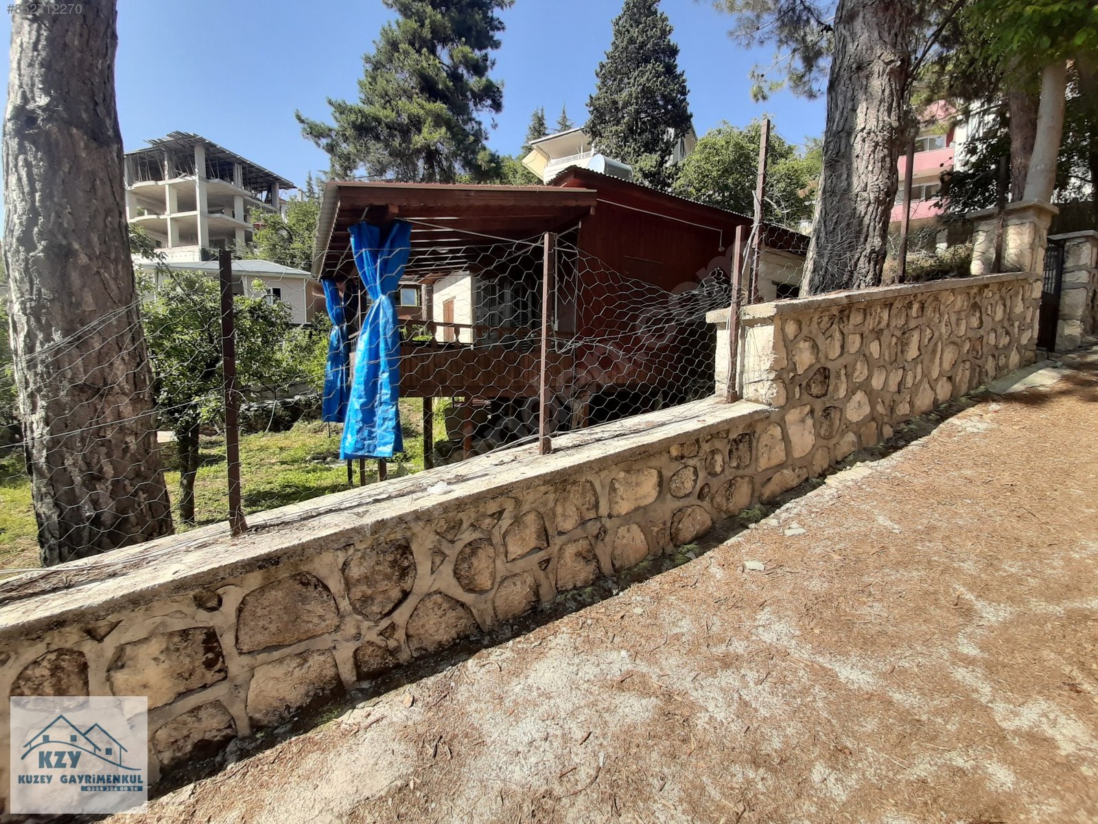 GÖZNE MERKEZ�DE 430M2 ARSA İÇİNDE YAYLA EVİ Satılık Çiftlik Evi