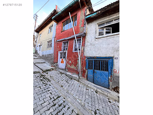 Sümer Mahallesi'nde Satılık Ahşap Ev ve Arsa Fırsatı