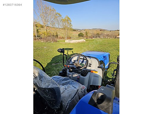 Machinery / Agricultural Machines / Tractors / New Holland / TT60 Classic