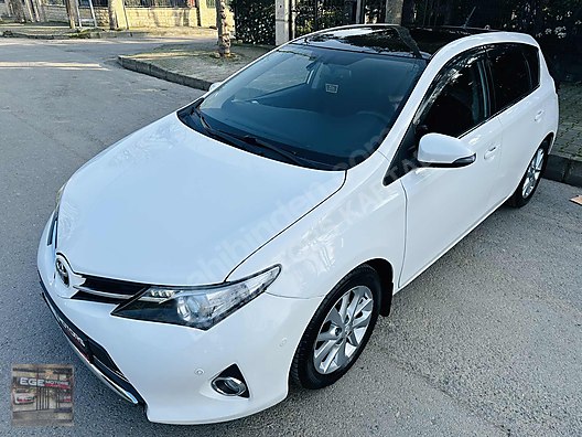 Toyota Auris (2010 - 2013) - AutoManiac