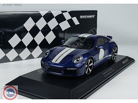 Minichamps Diecast Model 1:18 Porsche Araba - 1338718902