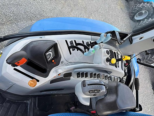 Machinery / Agricultural Machines / Tractors / New Holland / TR6.140