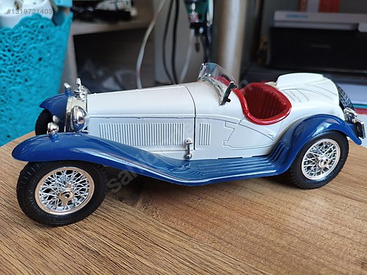 Bburago Diecast Model 1:18 Alfa Romeo Araba - 1319721403