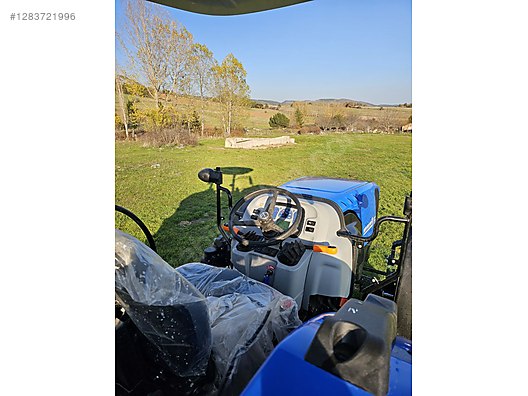 Machinery / Agricultural Machines / Tractors / New Holland / TT60 Classic