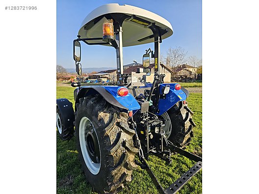 Machinery / Agricultural Machines / Tractors / New Holland / TT60 Classic