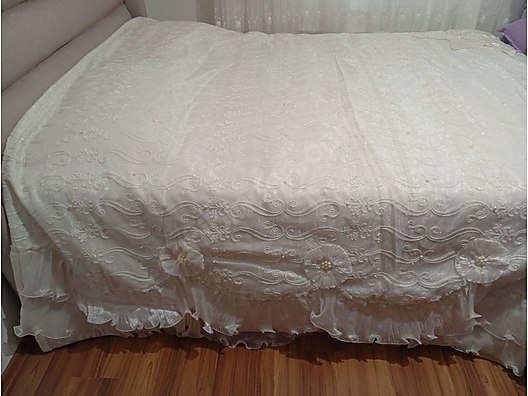 Used & Brand New Items / Home Decor / Home Textiles / Bedspread