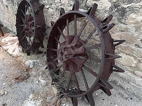 Antika traktör tekerleği / 2 tanedir