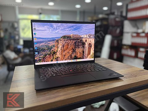 Lenovo / ThinkPad X1 Carbon Gen 11 i7 1370p 64gb ram 14