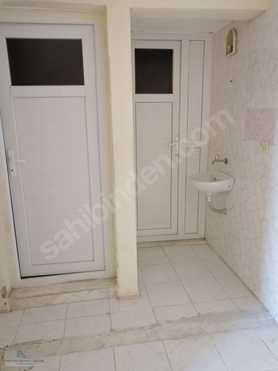 BUCA FIRAT MAHALLESİNDE 2+1 105m2 DOĞALGAZLI KİRALIK DAİRE Kiralık