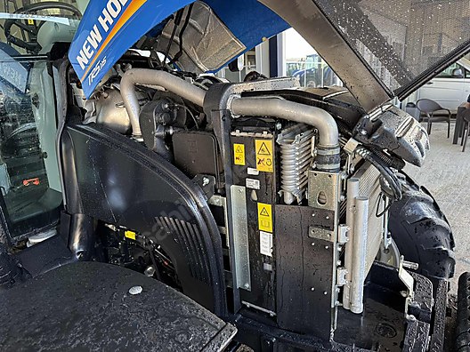 Machinery / Agricultural Machines / Tractors / New Holland / TR5.115