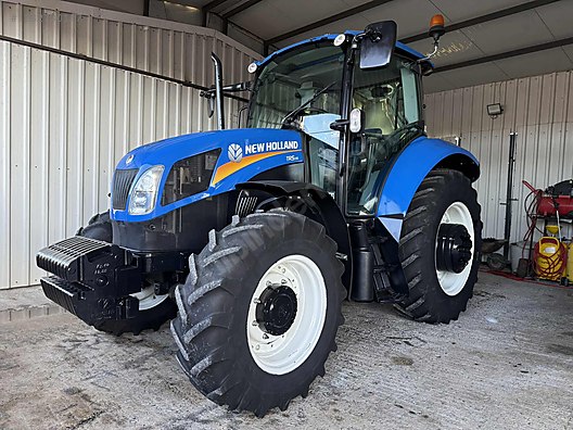 Machinery / Agricultural Machines / Tractors / New Holland / TR5.115