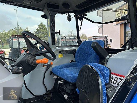 Machinery / Agricultural Machines / Tractors / New Holland / TD5.110