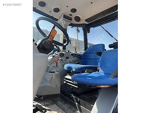 Machinery / Agricultural Machines / Tractors / New Holland / TR5.100