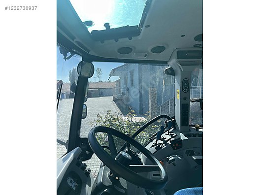 Machinery / Agricultural Machines / Tractors / New Holland / TR5.100