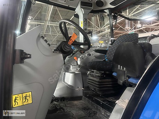 Machinery / Agricultural Machines / Tractors / New Holland / TR5.110