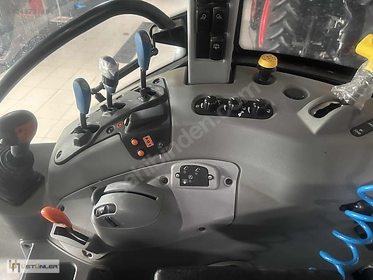 Machinery / Agricultural Machines / Tractors / New Holland / TR5.110