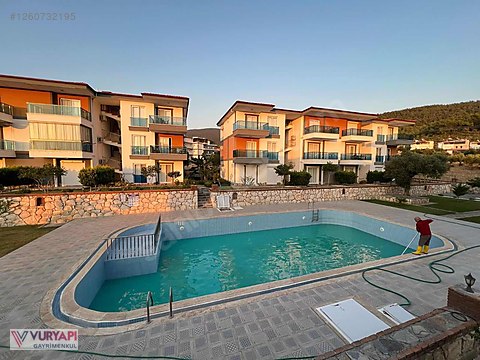AKBÜK MERKEZİ KONUMDA HAVUZLU EŞYALI 1+1 DAİRE