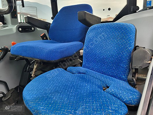 Machinery / Agricultural Machines / Tractors / New Holland / TD90D