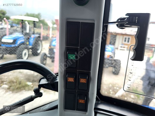 Machinery / Agricultural Machines / Tractors / New Holland / TD90D