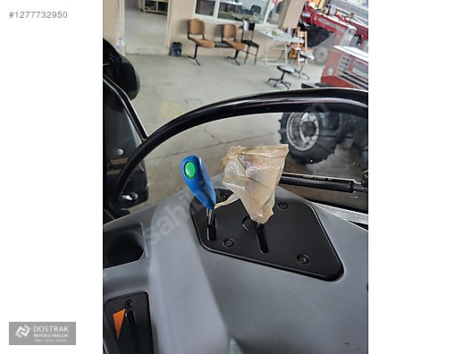 Machinery / Agricultural Machines / Tractors / New Holland / TD90D