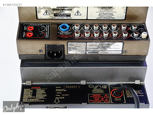 Mağazadan Cyrus Amfi