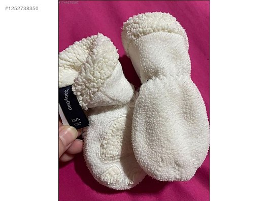 Used & Brand New Items / Mother & Baby / Baby Wear / Accessories / Gloves & Mittens