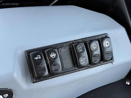 Machinery / Agricultural Machines / Tractors / New Holland / T5.90S