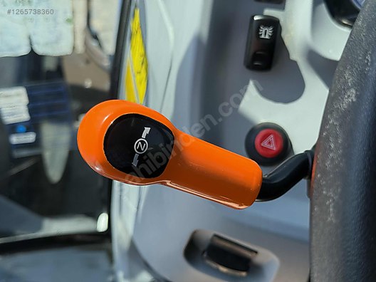 Machinery / Agricultural Machines / Tractors / New Holland / T5.90S