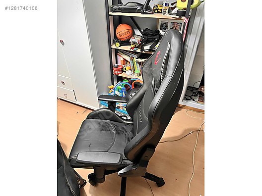 Used & Brand New Items / Gaming & Gamers Exclusive / Gaming Equipment / Gaming Chair