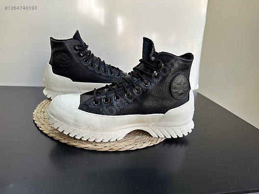 Used & Brand New Items / Clothing & Accessories / Women / Shoes / Sneakers