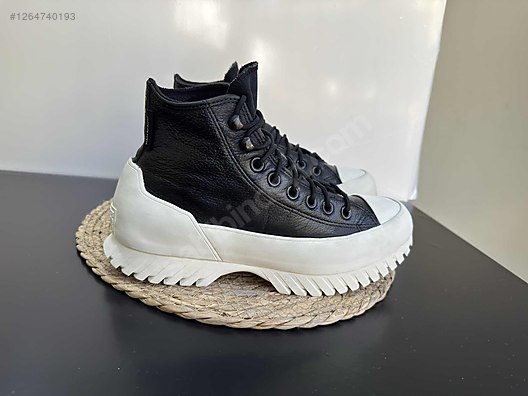 Used & Brand New Items / Clothing & Accessories / Women / Shoes / Sneakers