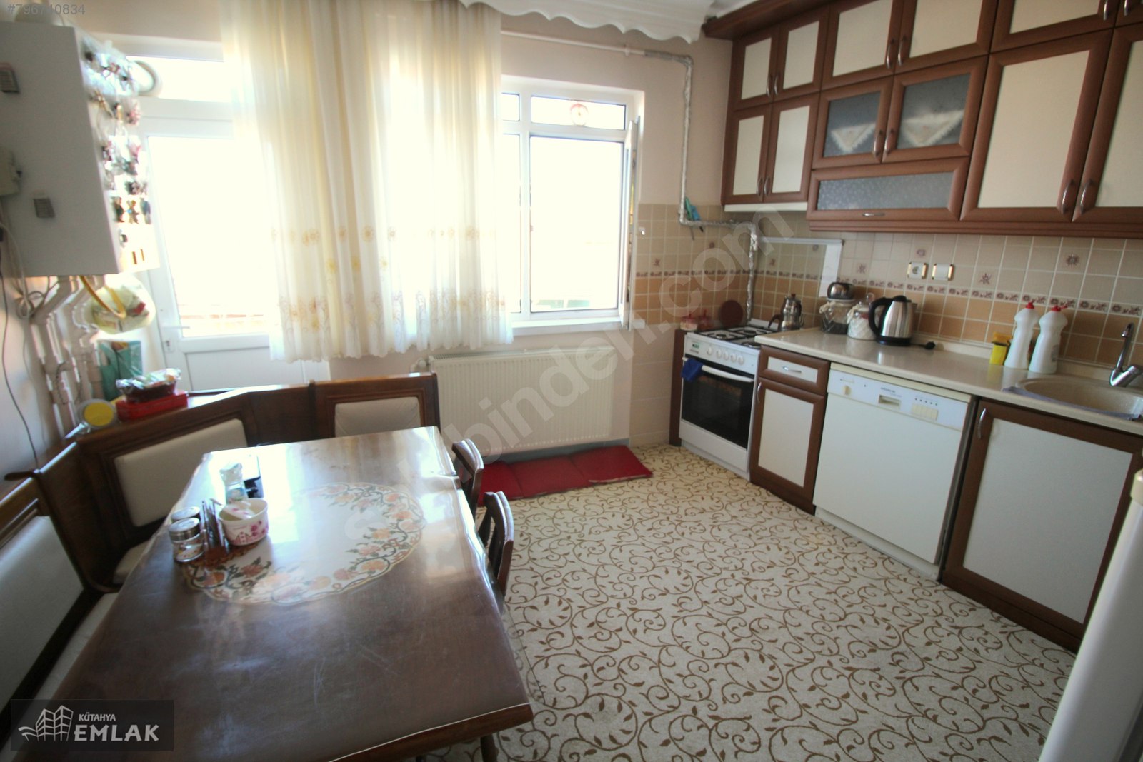 Emlak Ofisinden Satılık 3+1, 330 m² Müstakil Ev 300.000 TL�ye