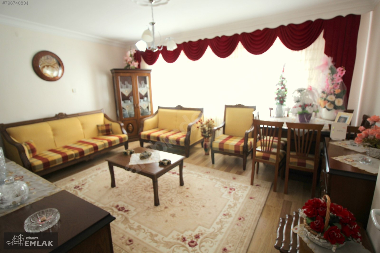 Emlak Ofisinden Satılık 3+1, 330 m² Müstakil Ev 300.000 TL�ye