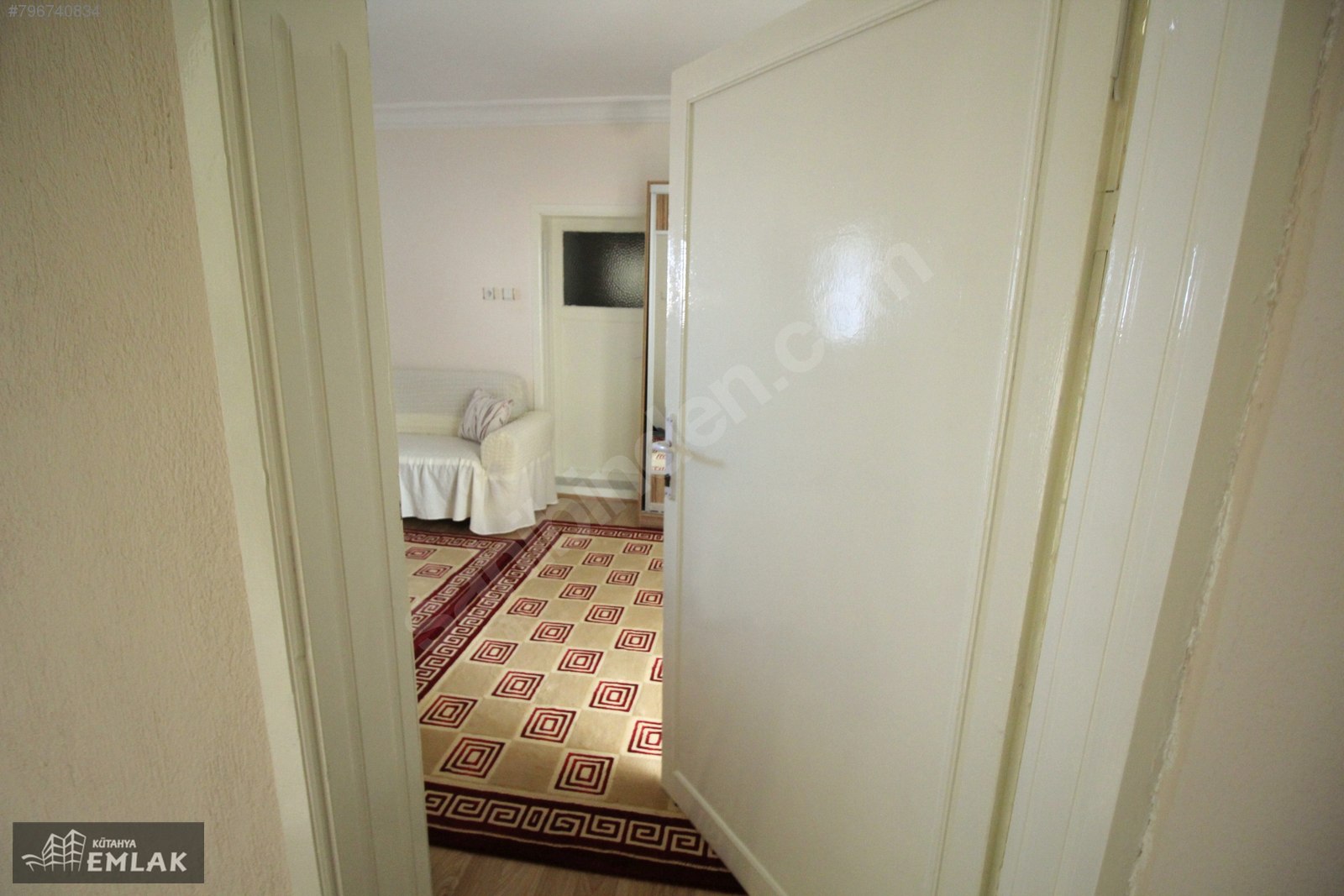 Emlak Ofisinden Satılık 3+1, 330 m² Müstakil Ev 300.000 TL�ye