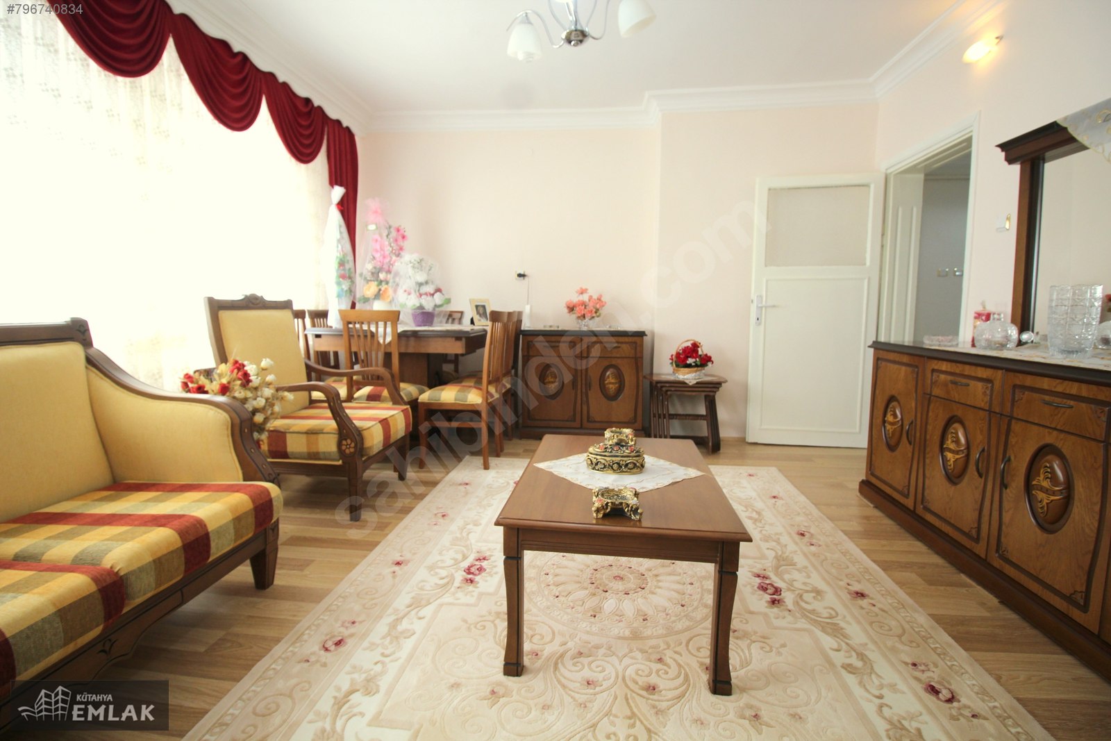 Emlak Ofisinden Satılık 3+1, 330 m² Müstakil Ev 300.000 TL�ye