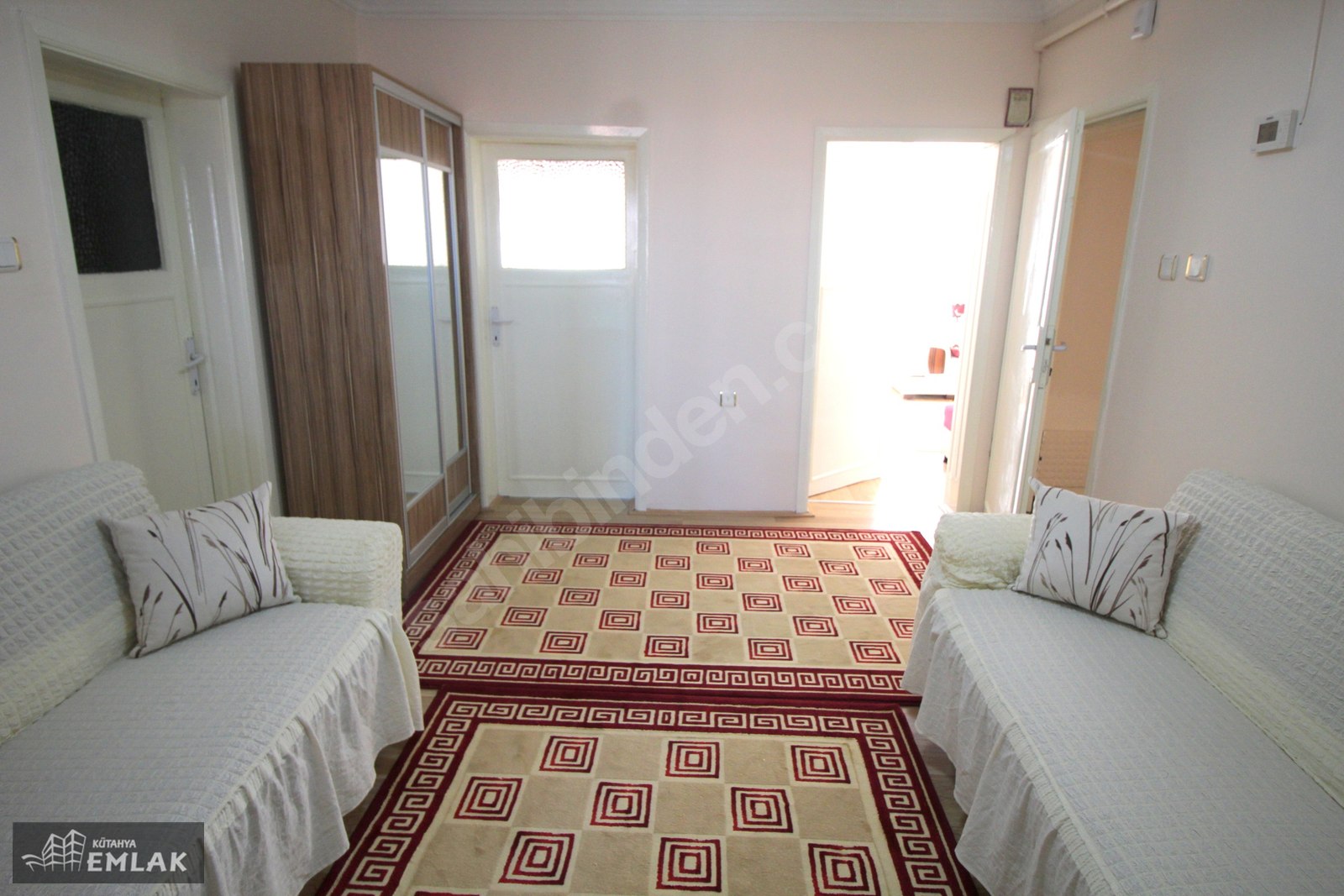 Emlak Ofisinden Satılık 3+1, 330 m² Müstakil Ev 300.000 TL�ye