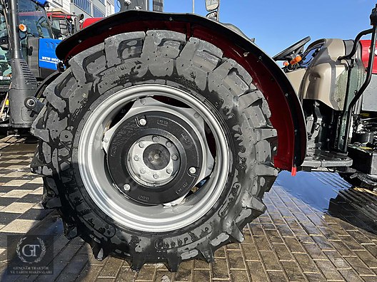 Machinery / Agricultural Machines / Tractors / Case IH / JX80E