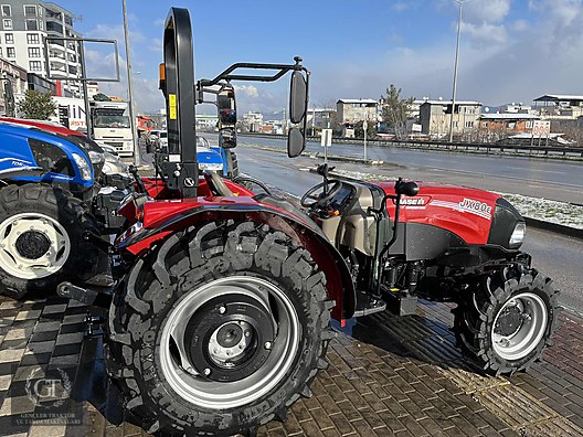 Machinery / Agricultural Machines / Tractors / Case IH / JX80E