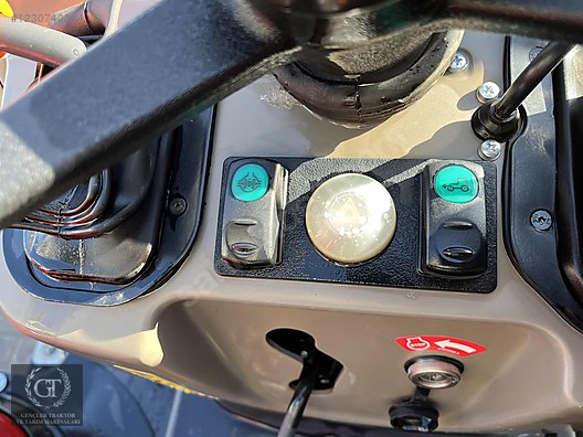 Machinery / Agricultural Machines / Tractors / Case IH / JX80E