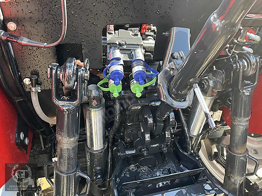 Machinery / Agricultural Machines / Tractors / Case IH / JX80E