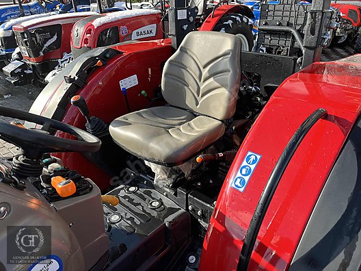 Machinery / Agricultural Machines / Tractors / Case IH / JX80E