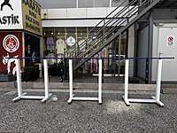 Mağaza için 3 adet giyim askılığı