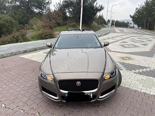 jaguar xf iç mekanı gece