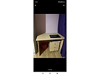 bilgisayar masası kilitli çekmece vardır.