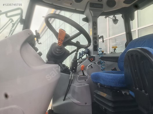 Machinery / Agricultural Machines / Tractors / New Holland / TR5.100