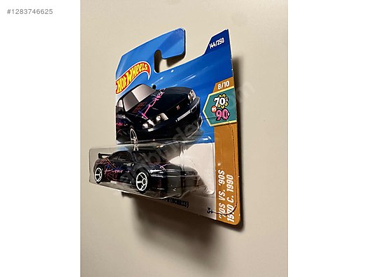 Hot Wheels Diecast Model 1:64 Nissan Araba