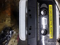 Oto teyplerde CD dinlemek için adaptör.